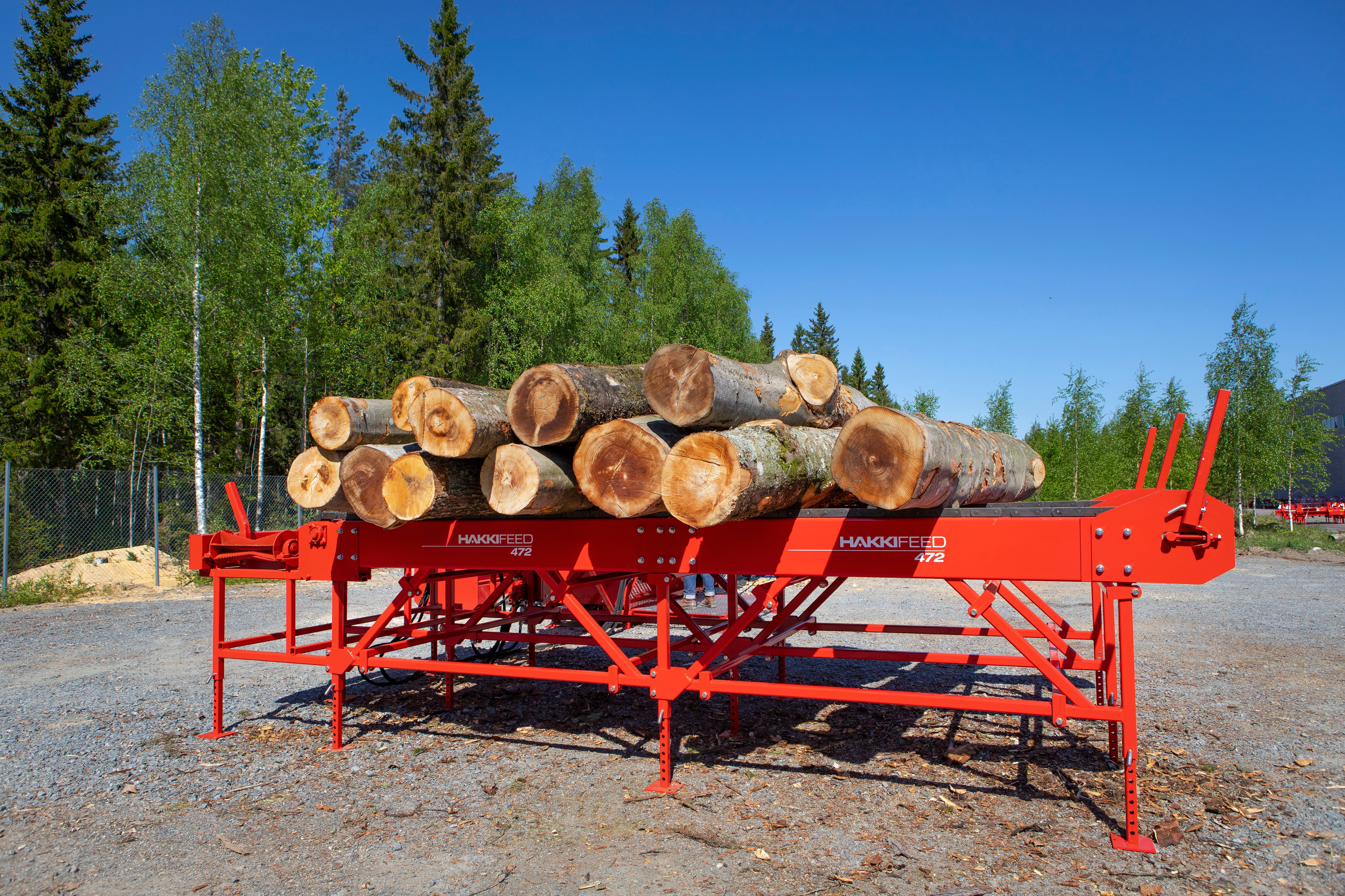 Tukkipöydän suuri lastaustila parantaa tuottavuutta.