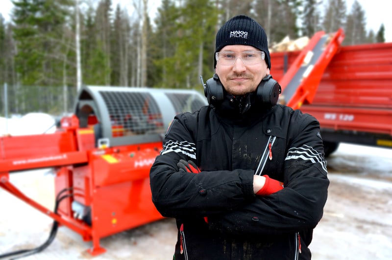 Only one person should operate a firewood processor simultaneously to avoid crushing hazard.